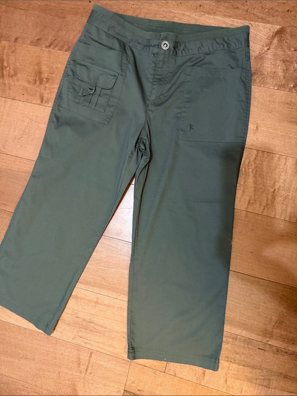Danskin Olive Green Cropped Cargo Pants